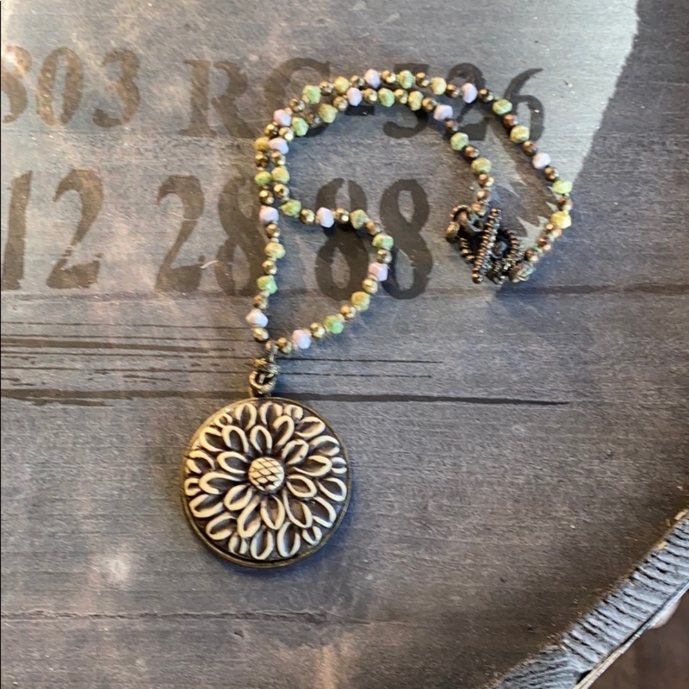 Boutique pendant necklace - Picture 2 of 5